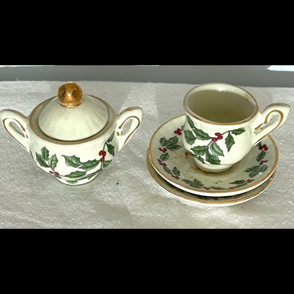 Madison & Max Holly and Berry Mini Tea Set 4pcs - Picture 1 of 4